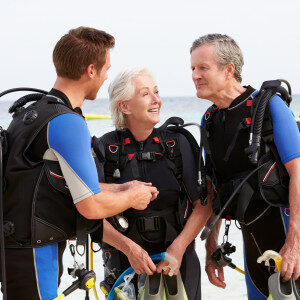 senior-couple-having-scuba-diving-lesson-with-instructor-8
