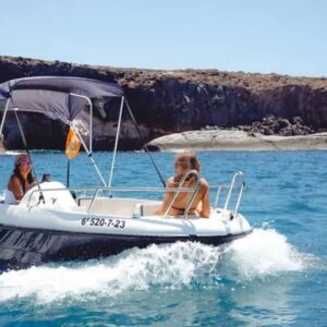 Moonday sailing itself