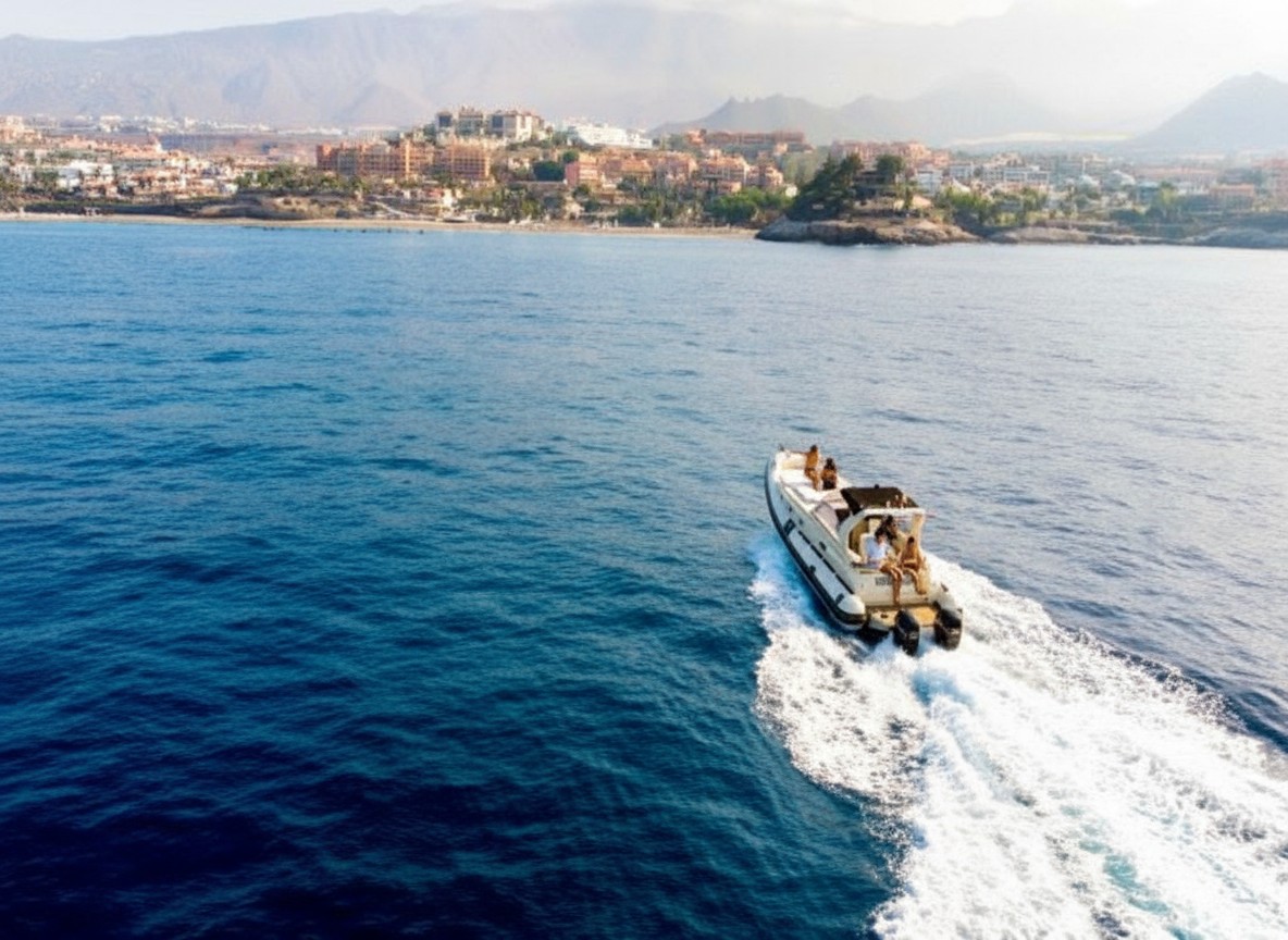 Opera 33 Private boat - Image 3